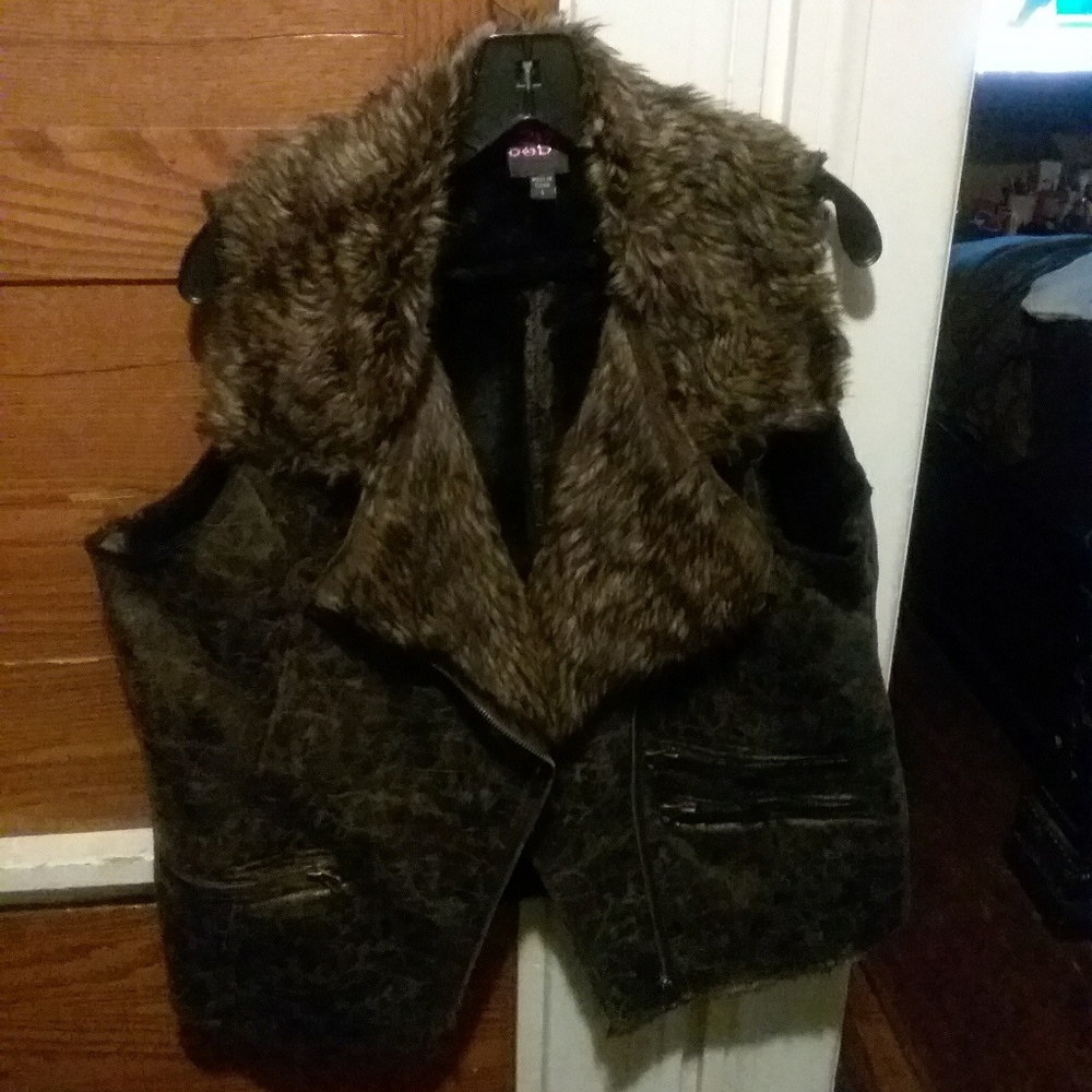Vest - Picture 2 of 3